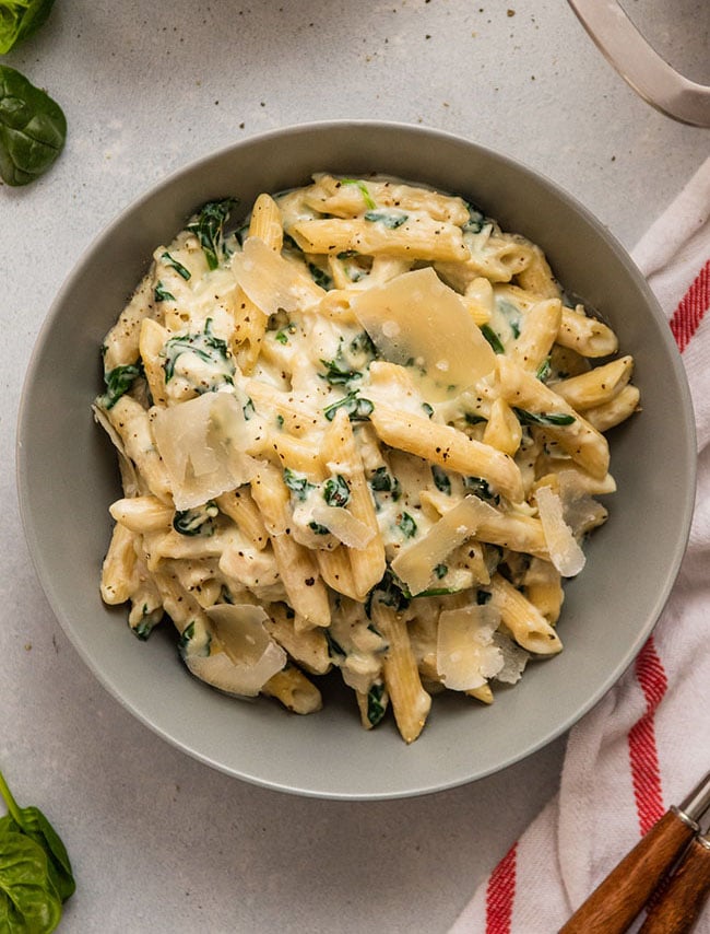 Spinach Alfredo Pasta: Creamy Indulgence with a Velvety Twist